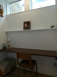 投稿についてもっと詳しく 書斎コーナーに飾り棚を設置したい。【ＤＩＹサポート】