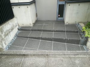 投稿についてもっと詳しく 玄関ポーチの石を張り替えたい。【小工事】